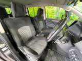 運転席まわりには十分なスペースがあり、大柄な方でもゆったり運転していただける環境です。