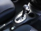 無段変速が魅力のCVT車です♪発進から加速までアクセルを一定にして走ることで滑らかに走ります♪車内も静かで振動もごくわずか!CVT車もATの一種なので、もちろんAT限定免許で運転OKです♪