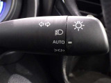 【オートライト】車外の明るさに応じて、自動的にライトの点灯・消灯をしてくれます。