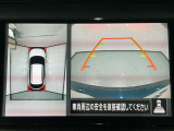 【アラウンドビューモニター】まるでクルマを真上から見ているようなアラウンドビューモニターで運転をサポート。運転席から見えにくい車の四隅や後方もモニターでしっかり見えます。