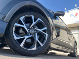 【純正18インチアルミホイール】外観にマッチした純正アルミホイールを装着しております。各種社外アルミホイールや、スタッドレスタイヤも取扱いしております。是非ご相談ください♪