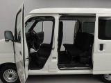 当社は購入後のアフターケアを大切にしております。納車後、1ヶ月無料点検、半年ごとにあんしん点検、12ヶ月法定点検の誘致をします。また車検までの点検をセットにした『ワンダフルパスポート』を販売中です。