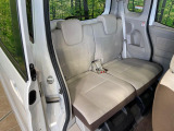 後部座席も気になるようなキズ・汚れやへたり等、大きなダメージはなく、良好な状態です。
