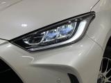 【LEDヘッドライト】悪天候や夜間走行時も良好な視界を確保し安心して運転できる高輝度LEDヘッドライトを装備!点灯速度が早く、消費電力も抑えられています。