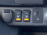 運転席、助手席にシートヒーター装備。冬場の寒い時に座面を温めてくれます。