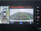 パノラミックビューモニター付きです。車両を上から見た様な映像を画面に表示。運転席からの目視だけでは見にくい、車両周辺の状況をリアルタイムでしっかり確認出来ます。