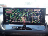 メーカー純正の大画面メモリナビが装備されております♪