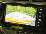 【バックカメラ】駐車時に後方がリアルタイム映像で確認できます。大型商業施設や立体駐車場での駐車時や、夜間のバック時に大活躍!運転スキルに関わらず、今や必須となった装備のひとつです!