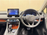 RAV4ならではの見晴らしのよい前方視界で、快適なドライブをお楽しみいただけます。