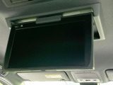 【フリップダウンモニター】大画面モニターで後席でもエンタメをお楽しみいただけます。小さなお子様にも大人気の装備です♪