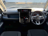 痛みの出やすい運転席シートの角、フロアマット、座面、ともに良好です