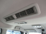 エアコンの風を後席まで送り届けてくれるサーキュレーター付きです!
