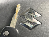 【キーレス】少し離れた場所からでもボタン一つでドアの開錠・施錠ができるのでとっても便利!ドアの鍵穴周りに傷をつけることもありません♪