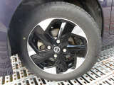 装着タイヤは純正アルミホイール+スタッドレスタイヤです