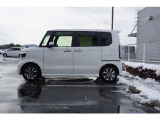 Honda SENSINGとは衝突を予測してブレーキをかけたり、前のクルマとちょうどいい距離でついていったりできる多彩な安心、快適機能を搭載した先進の安全運転支援システムです。