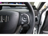 Hondaセンシングの機能のひとつ、アダプティブクルーズコントロール付!アクセルから足を離しても設定したスピードと前車との車間を保ち走行してくれます!車線維持もアシスト☆高速道路で疲労軽減ですね☆