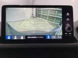 リアカメラ装備、運転に自信のない方でも安心して車庫入れができるリバース連動リアカメラが装着されています。狭い駐車場はもちろん、雨の日や夜間でもストレスなく運転していただけます。
