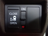 運転席からもスライドドアをボタン操作でスピーディーに開閉できます!またスマートキーでも操作できるので便利です。