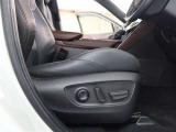 パワーシート搭載。微妙な調整が手軽にでき、ピッタリなポジションで運転することが可能です。