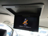 大型後席モニターです。長距離や渋滞時でも退屈しませんよ♪
