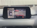 【360&deg;ビューモニター】  とても分かりやすい、クルマの上から見下ろしたような映像で、駐車サポートをしてくれます。