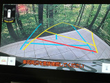 【バックカメラ】駐車時に後方がリアルタイム映像で確認できます。大型商業施設や立体駐車場での駐車時や、夜間のバック時に大活躍!運転スキルに関わらず、今や必須となった装備のひとつです!