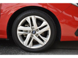純正17インチアルミホイル/タイヤサイズは205/50R17です