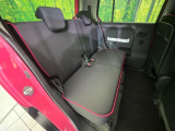 後部座席も気になるようなキズ・汚れやへたり等、大きなダメージはなく、良好な状態です。