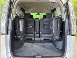 普段のお買い物や通勤、送迎等に十分な荷室スペースを確保しております。セカンドシートを倒すと、大きな荷物の積載も可能です♪