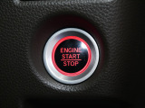 【プッシュスタートボタン】カギを差し込むことなくボタンを押すことでエンジンスタートができます。
