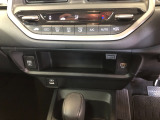 【シートヒーター】スイッチを押せば、座面と背もたれで体を温めてくれます♪