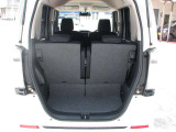 ラゲッジスペースも広々していて荷物もたくさん載りそうです。普段のお買い物もこれだけのスペースがあれば安心です。