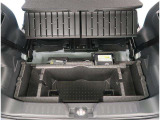 トランク下にも収納スペースがございます。