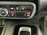 運転席/助手席シートヒーターで寒い日もすぐに温かくなり快適に過ごせます。2段階の温度調整が可能です