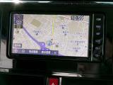 純正7型ナビを装備。タッチパネル式で使いやすく、お出かけもラクラクです。