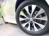 【純正アルミホイール】外観にマッチした純正アルミホイールを装着しております。各種社外アルミホイールや、スタッドレスタイヤも取扱いしております。是非ご相談ください♪