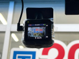 【ドライブレコーダー】ドライブレコーダー装備!走行中はもちろん、あおり運転や事故に遭遇した際、映像で記録し、万一のリスクに備えます。※記録用SDカードはお客様ご自身でご準備いただく必要があります。