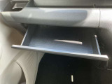 助手席側小物入れ