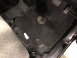 嬉しい純正フロアマット付き♪ 状態も良好です(^^♪