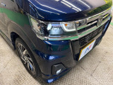 【LEDヘッドライト】悪天候や夜間走行時も良好な視界を確保し安心して運転できる高輝度LEDヘッドライトを装備!点灯速度が早く、消費電力も抑えられています。