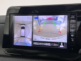 アラウンドビューモニターで車を上空から見下ろしているような映像を映し出します。周囲の状況がひと目でわかります!