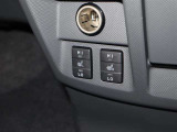 運転席&助手席には快適なシートヒーターが付いています。
