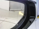 ブラインドスポットモニター装備。隣車線を走る車両を検知。ドアミラーでは確認しにくい後、側方エリアに存在する車両や急接近してくる車両も検知しドアミラーに搭載されたLEDインジケーターが点灯します。