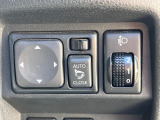 【電動格納ミラー】サイドミラーは電動格納式となっており、狭い駐車場でもキズがつくリスクを抑えられます。