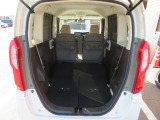 後部座席を収納するとご覧のとおり!大容量の荷室が完成です!
