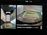 パノラミックビューモニター付きです。車両を上から見たような映像をモニター画面に表示。運転席からの目視では見にくい、車両周辺の状況をリアルタイムでしっかり確認できます。