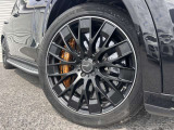 メルセデス・ベンツの定める厳しい基準をクリアしたお車のみをご案内させて頂きます。納車前整備はメーカー規定に基づき最大100項目にも及ぶ点検を熟練のメカニックによって行いご納車させて頂きます。