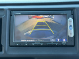 駐車時の安全確認をサポートするバックカメラも使用できます。