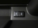 インパネにUSB電源ソケットを2個装備しており、デバイスの充電が便利です。