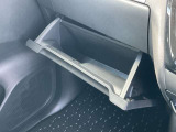 助手席前のグローブボックスの画像です。